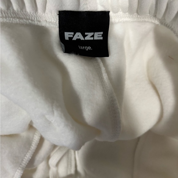 FaZe Clan White Sweatpants with Red and Black Graphics New - Picture 3 of 4